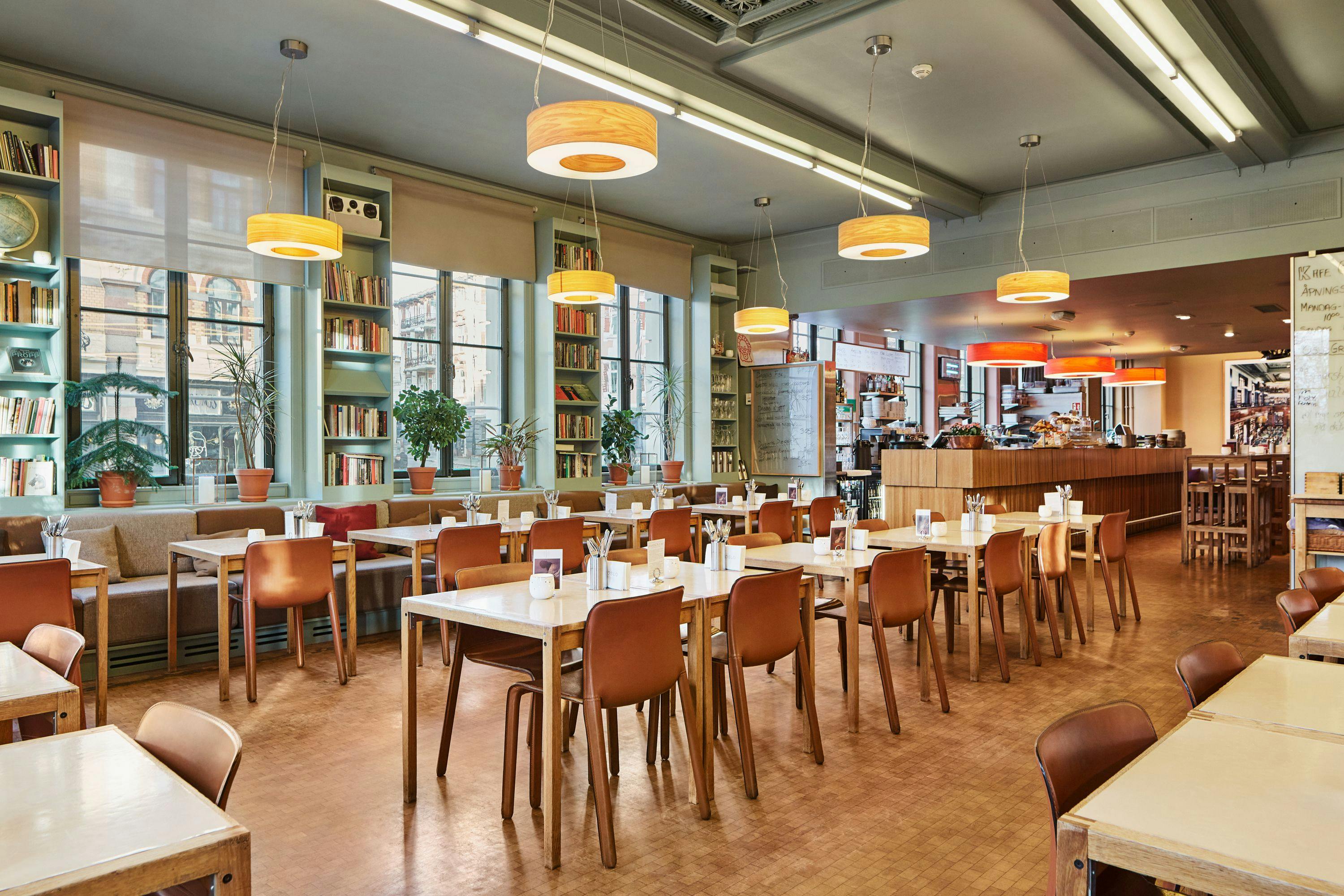 Bilde av spisesalen på Litteraturhusets restaurant Kafe Oslo
